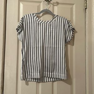 Stipe Perfect Tee Banana Republic black and white vertical stripe